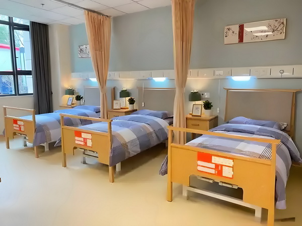 冯骥荐电影南京照相馆：没有抒情只有血的事实